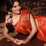 Elli AvrRam Instagram - Aankh se door na ho dil se utar jaega… Waqt ka kya hai gujarta hai gujar jaega🍂 - Unknown #repost Cover story of the gorgeous : @elliavrram Shot by @amitkhannaphotography Magazine: She India (Eng) | @she_india Founder : @its.manikandan Produced by: @maximus_collabs_ Photographer: @amitkhannaphotography Stylist: @stylingbyvictor @sohail__mughal___ Outfit: @narayaniweavesbyramya Jewellery: @rubans.in @studio6jewels @rubans.in HMU: @zoya.makeupandhair Location: @maximusstudiomumbai Co-ordinated by: @nadiiaamalik #elliavrram #amitkhannaphotography #editorial #cover #Indian