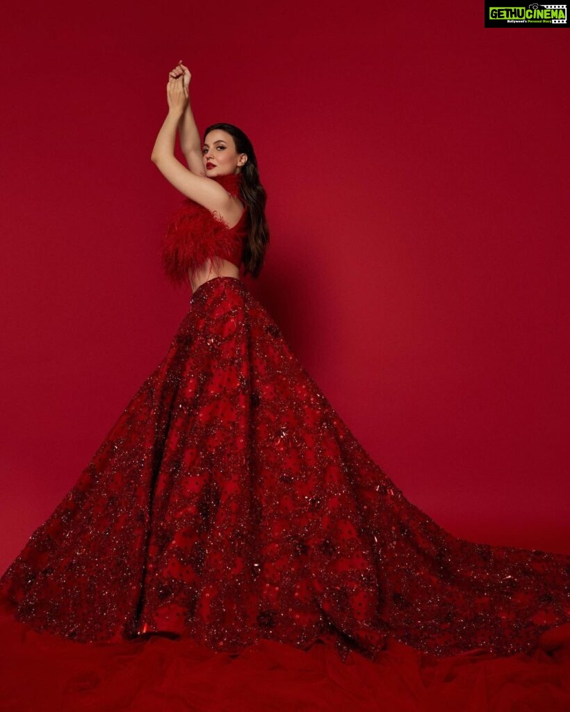 Elli AvrRam Instagram - Your Lady in Red with a new touch✨ New Year’s special edition of @fablookmagazine ✨ Wearing @borahoneys luxury Indian couture. Editor & Founder @milliarora7777 @ankkit.chadha2222 Styled by @milliarora7777 Outfit designer @borahoneys Photographer @nikhilshenoyphoto Mua @omkarvardam Hair @swapnil_makeupnhair Coordinated by @nadiiaamalik