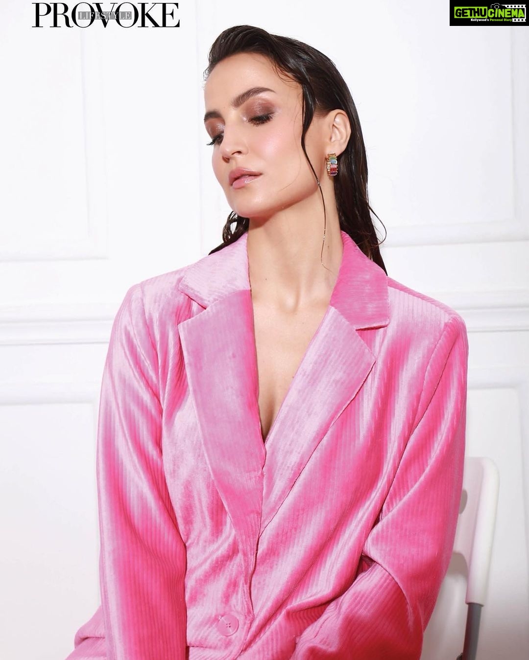 Elli AvrRam Instagram - 2022 coming to an End💖 Magazine: @provoke_lifestyle Studio: @studio11.productions Photographer: @moonlightkid.jpg Makeup: @sofiexhmu___ Hair: @andajpatel Stylist: @adeetii Footwear: @birkenstockin Artist Reputation Management: Communiqué Film PR @communiquefilmpr Co-ordinated by: Nadia Malik @nadiiaamalik