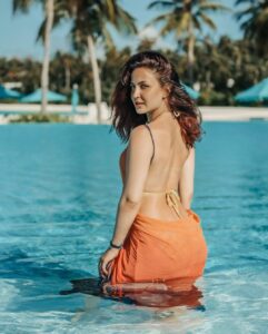 Elli AvrRam Instagram - MMM = Majorly Missing Maldives🌊 #tb #maldives #swimming #holiday #waterbaby #elliavrram #yourstruly