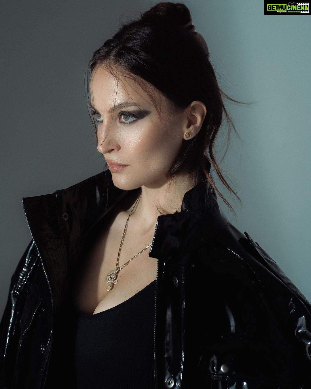 Elli AvrRam Instagram - Be fearless🔥 @themanmagazineindia Looking back at her first project, our December cover star, @elliavrram recalls "I was such a Swedish girl back then, I came to the shoot half- an-hour in advance. I was waiting outside the studio, it was raining, and my hair was dripping wet by the time the photographer, Jitu Savlani, arrived. He was kind enough to start the shoot with my looks and he got so impressed with the way I was posing, that he did more looks with me than with any of the other models." . Words: @sonalissociety Photography: @Danny.l.murray Creative direction: @prabhuppal Hair and Makeup: @stylemepris Wardrobe: @thesource_buyorborrow Co-ordinated by: @nadiiaamalik . #elliavrram #elliavrrambollywood #bollywood #hellodecember #decembercover #theman #themandecember