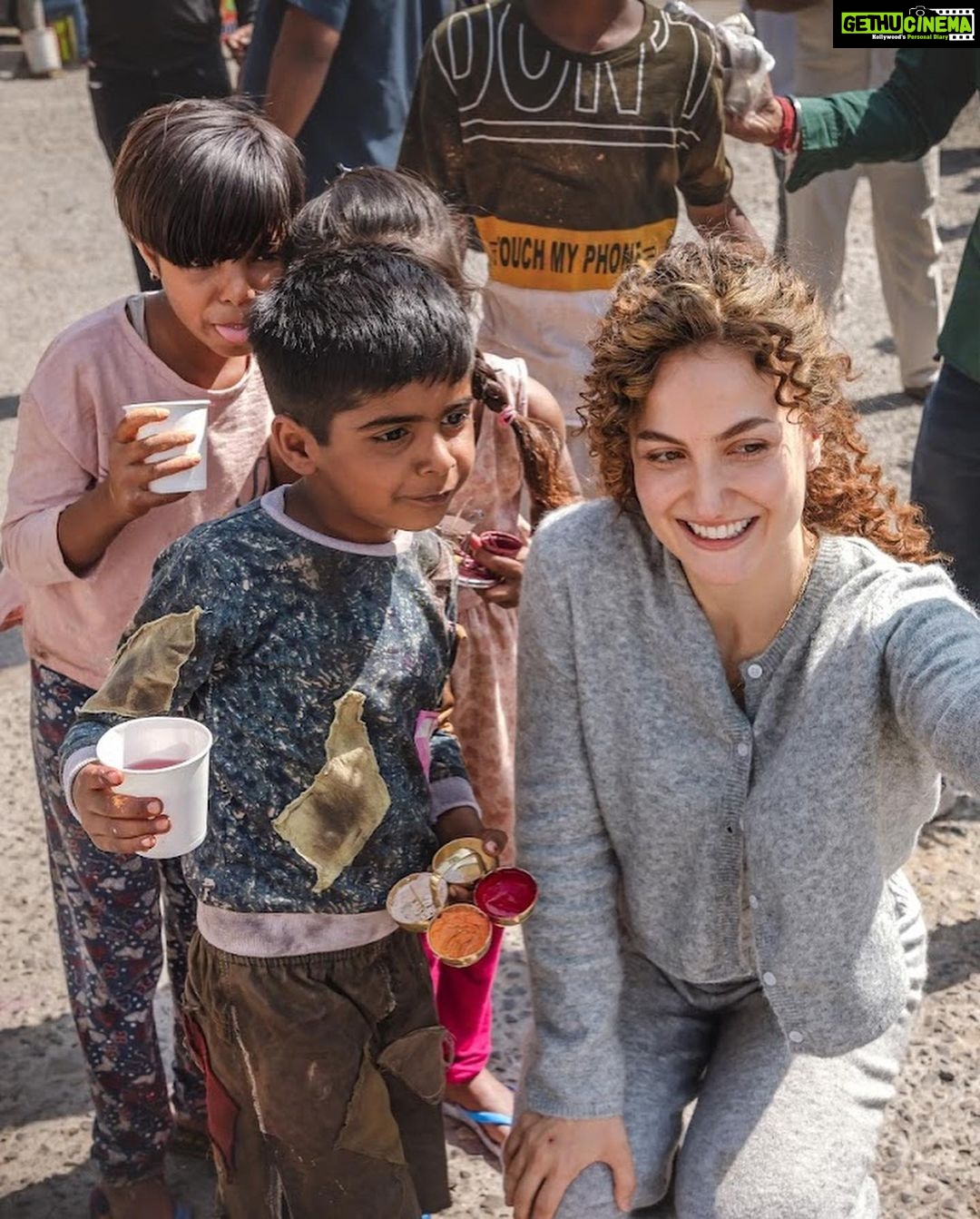 Elli AvrRam Instagram - These children from Rishikesh have a special place in my heart❤️ Little Sanju had remembered everyone’s dialogue, and action, that he charmed us all! So talented and adorable❤️ I miss them the most! Catch Goodbye on @netflix_in . #goodbye #daisybhalla #bollywood #rishikesh #children #india #love #elliavrram #yourstruly