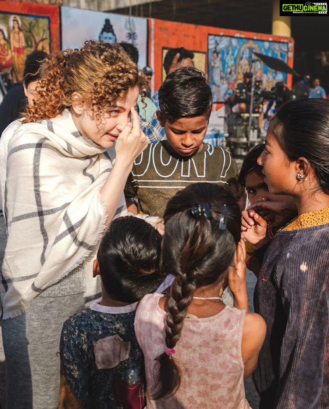 Elli AvrRam Instagram - These children from Rishikesh have a special place in my heart❤️ Little Sanju had remembered everyone’s dialogue, and action, that he charmed us all! So talented and adorable❤️ I miss them the most! Catch Goodbye on @netflix_in . #goodbye #daisybhalla #bollywood #rishikesh #children #india #love #elliavrram #yourstruly