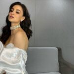 Elli AvrRam Instagram - First look for todays event! Stay tuned to know more, what for💖🕊️x @fab_beauty___ @arvindkumarr_hair @ipshita_bhatnagar @minerali_store #ElliAvrRam #snowwhite #vibes #yourstruly