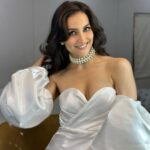 Elli AvrRam Instagram - First look for todays event! Stay tuned to know more, what for💖🕊️x @fab_beauty___ @arvindkumarr_hair @ipshita_bhatnagar @minerali_store #ElliAvrRam #snowwhite #vibes #yourstruly