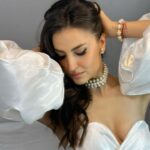 Elli AvrRam Instagram - First look for todays event! Stay tuned to know more, what for💖🕊️x @fab_beauty___ @arvindkumarr_hair @ipshita_bhatnagar @minerali_store #ElliAvrRam #snowwhite #vibes #yourstruly