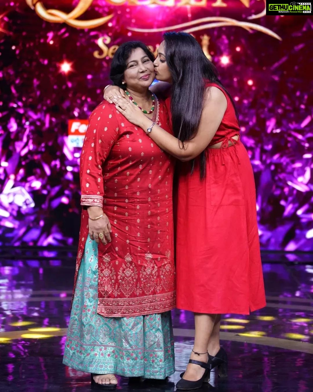 Ester Noronha - 15.2K Likes - My mother was my role model before I even knew what that word was.
My mother is the reason I believe God exists! And I'm forever grateful to God for giving her to me. β€
For: Super Queens Season-2 Episode-6
@zeetelugu @zee5telugu @zee5
Costume : @clothingpallet.in
Stylist : @spoorthi._rao
PC : @paulino_pictures
#superqueens #season2 #superqueen #queen #mother #mymother #myrolemodel #Godexists #Godisgreat #ibelieveingod #forevergrateful #grateful #thankful #blessed #mothersday #special #happiness #fulfillment #joy #peace #laughter #blessings #thankyouJesus #thankyouGod #Godbless #muchlove