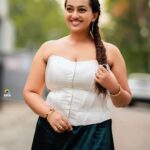 Ester Noronha Instagram - Don't let anyone kill your dreams just because they don't understand it. God's got you! 👑 For : Super Queens Season-2 Episode-5 @zeetelugu @zee5telugu @zee5 Costume : @clothingpallet.in Stylist : @spoorthi._rao #superqueensseason2 #episode5 #superqueens #season2 #superqueen #queen #warrior #fighter #dreamer #beliver #achiever #blessed #dontletanyonebringyoudown #dontletanyonekillyourdreams #liveyourdreams #dream #daretodream #chase #achieve #believe #havefaith #Godsgotyou #Godisgreat #Godbless #muchlove Hyderabad