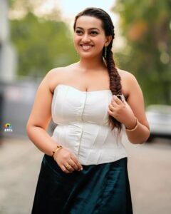 Ester Noronha Instagram - Don't let anyone kill your dreams just because they don't understand it.

God's got you! 👑

For : Super Queens Season-2 Episode-5
  @zeetelugu @zee5telugu @zee5 

Costume : @clothingpallet.in 
Stylist : @spoorthi._rao 

#superqueensseason2 #episode5 #superqueens #season2 #superqueen #queen #warrior #fighter #dreamer #beliver #achiever #blessed #dontletanyonebringyoudown #dontletanyonekillyourdreams #liveyourdreams #dream #daretodream #chase #achieve #believe #havefaith #Godsgotyou #Godisgreat #Godbless #muchlove