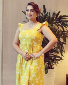 Ester Noronha Instagram - Make someone smile everyday, But never forget you are someone too! 💛💛💛 #goodmorning #morning #smile #everyday #smileeveryday #friday #fridaythoughts #thoughtoftheday #positivevibes #positivity #optimism #stayblessed #stayhappy #peacebewithyou #Godbless #muchlove