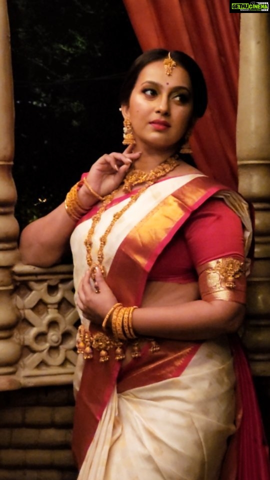 Ester Noronha Instagram - Tu Jo Muskaye, Tu Jo Sharmaye Jaise Mera Hai Khuda Jhumta...❤ #workinprogress #comingsoon #bts #saree #jewellery #makeup #hairstyles #mua #hair #bride #bridal #southindianbride #photography #smile #blessings #happygirlsaretheprettiest #lovelaughlive #livethelifeyoulove #muchlove #Godbless