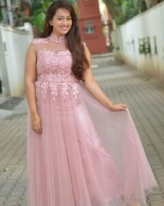 Ester Noronha Instagram - INAMDAR sound begins...💣

Teaser out now!
Hurry!!! Watch it!!!

Gown : @estersdivinetouch 🥰

#inamdar #pressmeet #teaserlaunch #teaseroutnow #mustwatch #mostawaited #kannadamovies #kfi #sandalwood #nammakannada #karnataka #nammabengaluru #gown #onionpink #estersdivinetouch #messyhair #glowing #nofilter #photographoftheday #todaysoutfit #todayslook #excited #grateful #thankyouJesus #thankyouGod #Godbless #muchlove