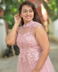 Ester Noronha Instagram - INAMDAR sound begins...💣 Teaser out now! Hurry!!! Watch it!!! Gown : @estersdivinetouch 🥰 #inamdar #pressmeet #teaserlaunch #teaseroutnow #mustwatch #mostawaited #kannadamovies #kfi #sandalwood #nammakannada #karnataka #nammabengaluru #gown #onionpink #estersdivinetouch #messyhair #glowing #nofilter #photographoftheday #todaysoutfit #todayslook #excited #grateful #thankyouJesus #thankyouGod #Godbless #muchlove Renukamba Studio, Malleshwaram