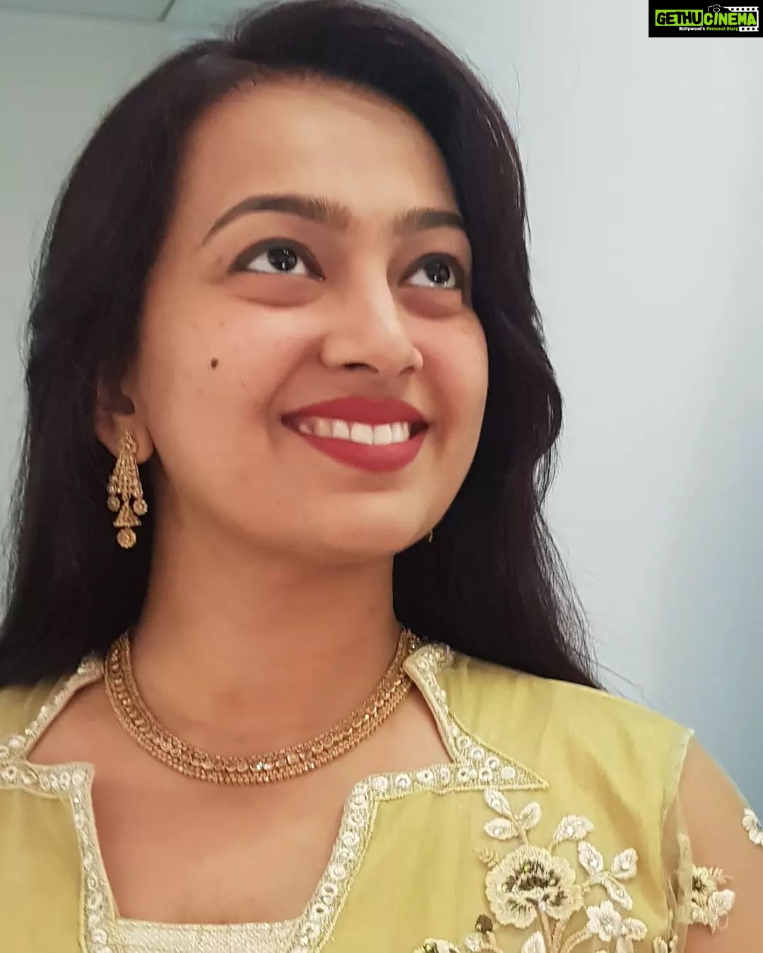Ester Noronha Instagram - You'll never find something to wear that makes you feel BEAUTIFUL, SMART or LOVED if you don't BELIEVE that YOU ALREADY ARE. π Be SIMPLE but SIGNIFICANT. π #besimplebutsignificant #besimple #simplicity #beassured #selfassurance #selfrespect #selfreminder #dignity #integrity #selfconfidence #youareenough #youare #knowyourworth #selfworth #selflove #self #imemyself #happygirlsaretheprettiest #lovelaughlive #nomakeup #nofilter #filterfree #smile #confidence #blessings #love #prayers #gratitude #muchlove #Godbless Mumbai, Maharashtra