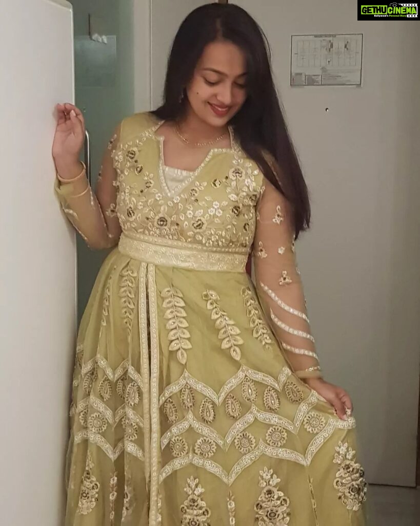 Ester Noronha Instagram - You'll never find something to wear that makes you feel BEAUTIFUL, SMART or LOVED if you don't BELIEVE that YOU ALREADY ARE. 💚 Be SIMPLE but SIGNIFICANT. 👑 #besimplebutsignificant #besimple #simplicity #beassured #selfassurance #selfrespect #selfreminder #dignity #integrity #selfconfidence #youareenough #youare #knowyourworth #selfworth #selflove #self #imemyself #happygirlsaretheprettiest #lovelaughlive #nomakeup #nofilter #filterfree #smile #confidence #blessings #love #prayers #gratitude #muchlove #Godbless Mumbai, Maharashtra