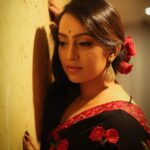 Ester Noronha Instagram - When I get old, I will not be old, I will be VINTAGE! 🥀 My dream team : MUA : @oushk_makeovers Hairstylist : @drape.n.hairbysony Photographer : @suneilgn #retro #retrostyle #oldisgold #blackandred #roses #redroses #saree #makeup #hair #hairstyle #photography #hairandmakeup #bindi #bangles #indian #southindian #fashion #vintage #neverold #smile #laughter #gratitude #lovelaughlive #livethelifeyoulove #forevergrateful #Godbless #muchlove Bangalore, Karnataka