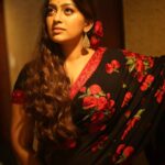 Ester Noronha Instagram - When I get old, I will not be old, I will be VINTAGE! 🥀 My dream team : MUA : @oushk_makeovers Hairstylist : @drape.n.hairbysony Photographer : @suneilgn #retro #retrostyle #oldisgold #blackandred #roses #redroses #saree #makeup #hair #hairstyle #photography #hairandmakeup #bindi #bangles #indian #southindian #fashion #vintage #neverold #smile #laughter #gratitude #lovelaughlive #livethelifeyoulove #forevergrateful #Godbless #muchlove Bangalore, Karnataka