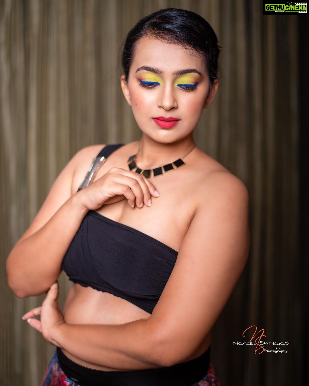 Ester Noronha Instagram - Be the reason someone smiles today. Actor @esternoronhaofficial MUA @oushk_makeovers PC @nandushreyas_photography #pgotography #picoftheday #photographer #nikon #nikonphotography #picture_poet_photography #pic #picoftheday #picture #moodygrams #moodyports #dailypic #casualstyle #boyfriendshirt #shirtphotoshoot #bengaluru #acotar #kannadaactress #sandawood @nammaindiamodels @namma_sandalwood_taareyaru @sandalwood_queens_ @sandalwoodactressmemes @sandalwoodactorss @esternoronhafansclub @esterornorhonaofficial_2 @kannadanatiyaru #instagay #insta #instafashion Namma Bengaluru- ನಮ್ಮ ಬೆಂಗಳೂರು