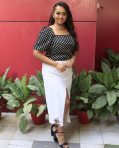 Ester Noronha Instagram - Elegance must be the right combination of  Distinction, Naturalness, Care and Simplicity...🖤

MUA : @pawar3496
 
#aboutyesterday #rangbharebaadalse #hindimovie #pressmeet #mumbai #nofilter #hairstyle #makeup #costume #smile #elegance #distinction #naturalness #care #simplicity #combination #balance #blackandwhite #retrostyle #grateful #blessed #thankyou #thankyouJesus #thankyouGod #Godbless #muchlove