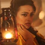 Ester Noronha Instagram – Let your light shine! 🌟

#bts #silkumilku #workingstill #behindthescenes #dance #song #retrostyle #retro #inamdar #kannadafilm #kannadamovies #kannada #kfi #upnext #comingsoon #work #ilovemyjob #actorslife #grateful #thankyouJesus #thankyouGod #Godbless #muchlove