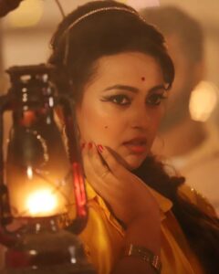 Ester Noronha Instagram - Let your light shine! 🌟

#bts #silkumilku #workingstill #behindthescenes #dance #song #retrostyle #retro #inamdar #kannadafilm #kannadamovies #kannada #kfi #upnext #comingsoon #work #ilovemyjob #actorslife #grateful #thankyouJesus #thankyouGod #Godbless #muchlove