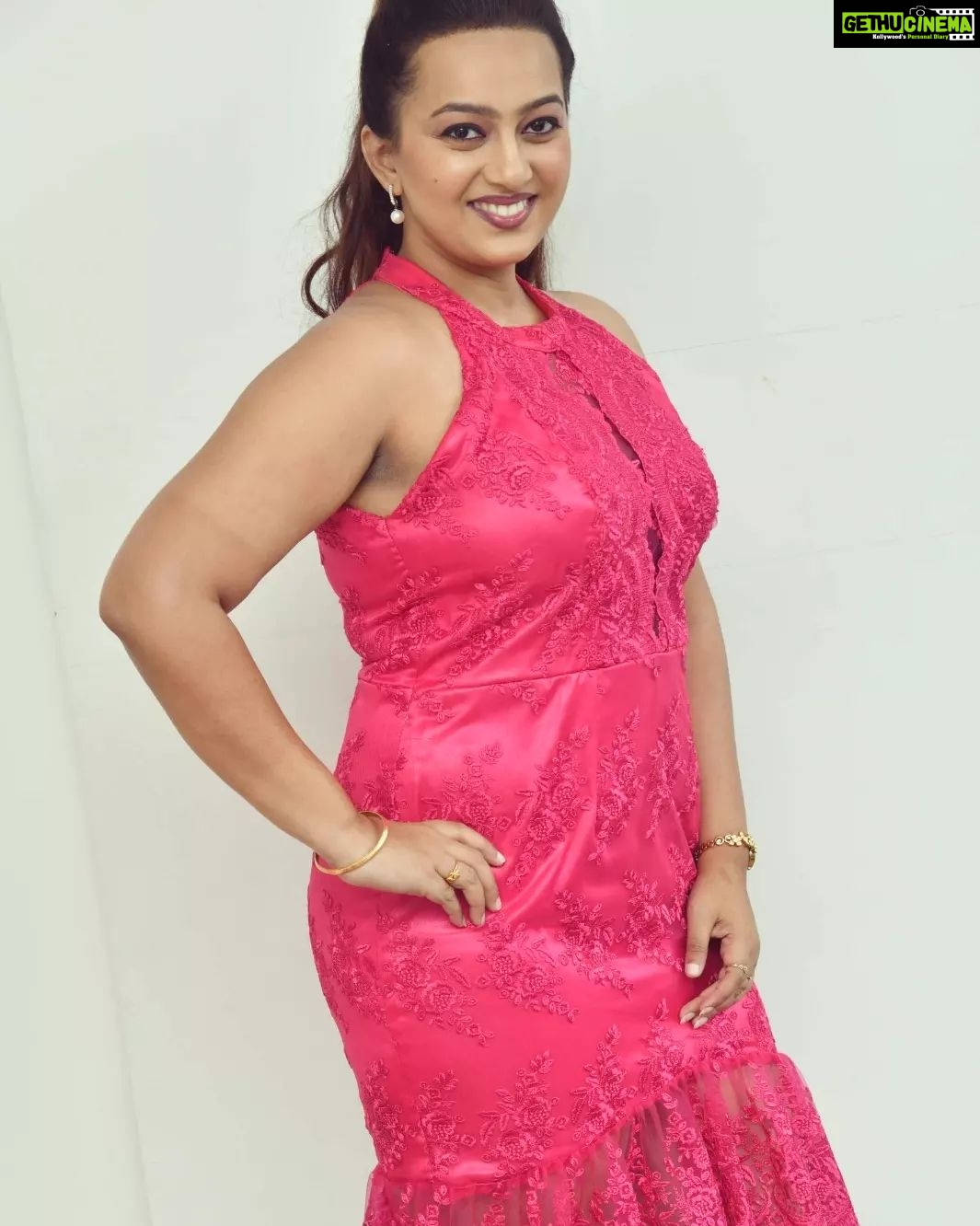 Ester Noronha Instagram - I'm NOT here to FIT IN. I'm here to STAND OUT. ππΈπ» For : THE VACANT HOUSE First Pressmeet Designer : @lukeevsdesignsgoa MUA : @oushk_makeovers Hairstylist : @glamupby_shwethagowda #thevacanthouse #janetnoronhaproductions #esternoronha #mydebut #director #musicdirector #debut #myfirst #firsts #kannada #konkani #telugu #multilingual #movie #gearingup #gettingready #comingsoon #Godbless #muchlove SRV Theater