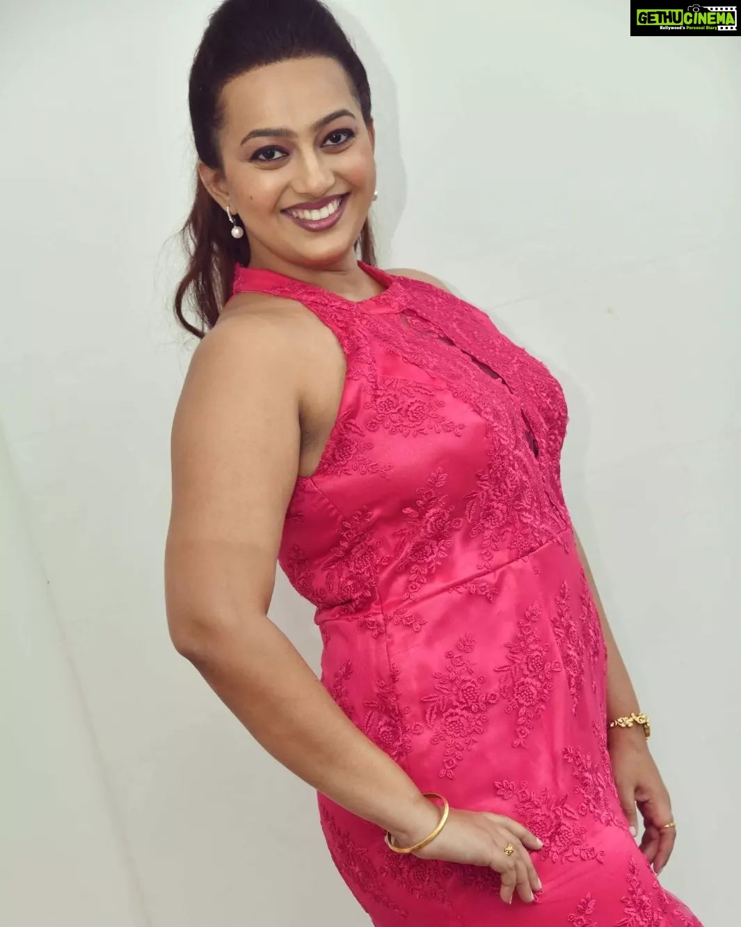Ester Noronha Instagram - I'm NOT here to FIT IN. I'm here to STAND OUT. ππΈπ» For : THE VACANT HOUSE First Pressmeet Designer : @lukeevsdesignsgoa MUA : @oushk_makeovers Hairstylist : @glamupby_shwethagowda #thevacanthouse #janetnoronhaproductions #esternoronha #mydebut #director #musicdirector #debut #myfirst #firsts #kannada #konkani #telugu #multilingual #movie #gearingup #gettingready #comingsoon #Godbless #muchlove SRV Theater