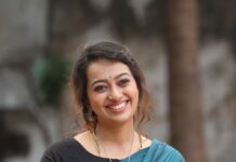 Ester Noronha Instagram - Smiling is my favorite exercise...😋🤭🥰 #smile #smilingismyfavorite #favorite #smileitsfree #hehe #bts #workmode #throwback #memories #flashback #workingstills #atwork #smiling #happy #ilovemyjob #happygirlsaretheprettiest #lovelaughlive #livethelifeyoulove #muchlove #Godbless Vizag - The City Of Destiny