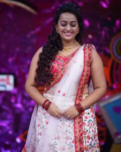 Ester Noronha Instagram - I know LOVE is REAL because 
I EXIST and I'm FULL of it. ❤👑

For : Super Queens Season-2 
  @zeetelugu @zee5telugu @zee5 

Costume : @clothingpallet.in 
Stylist : @spoorthi._rao 

PC : @paulino_pictures 
  @vinodcaptures 

#iknow #loveisreal #fulloflove #love #spreadlove #Godislove #loveall #loveyourself #lovelife #loveislife #loveiskind #loveisgenerous #loveislove #loveoneanother #spreadsmiles #spreadhappiness #spreadpeace #smile #peace #joy #superqueens #season2 #superqueen #queen #zeetelugu #zee5telugu #zee5 #muchlove #Godbless
