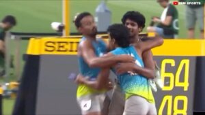 Farhan Akhtar Instagram - What a race..!! India storms into the finals coming second behind USA in the 4x400 men’s relay at the @worldathletics meet in Budapest. Congratulations to the boys.. Muhammed Anas, Amoj Jacob, Muhammed Ajmal and Rajesh Ramesh .. and to the coach and crew. One more race to go .. good luck team.. we’re right behind you. ♥️