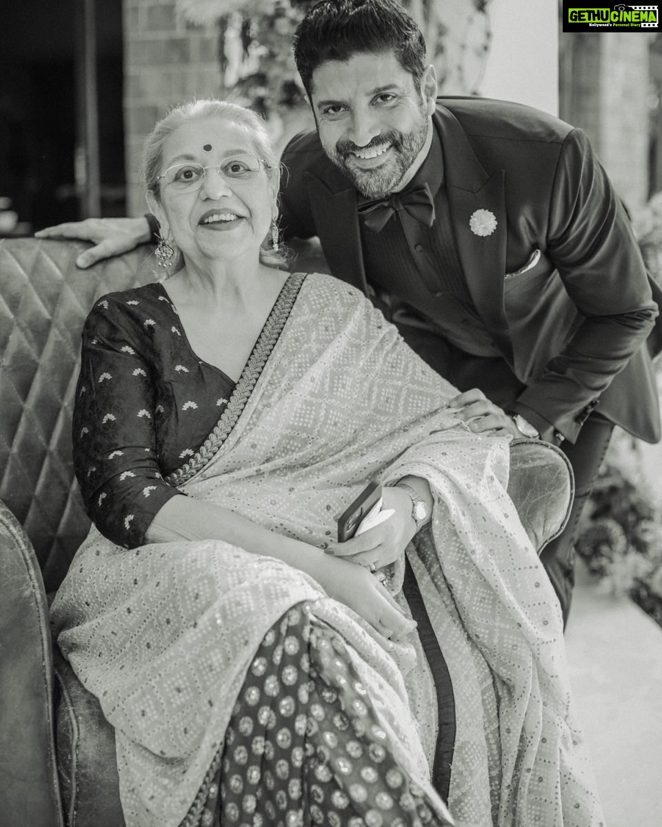 Farhan Akhtar Instagram - Happy birthday mom. Love you to the moon and back @irani.honey ♥️