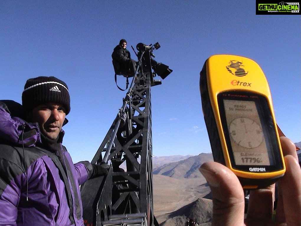 Farhan Akhtar Instagram - You know the film will only get truer to what’s in your head when you have a crew that shares the love of making it and takes pride in owning it. One such guy has been Sanjay Sami who has been my go-to for all things grip related. From muscling a crane set up at 17000 ft for Lakshya to designing some equipment for intricate moves in Don, he’s always had the answer. Today I read an article in the New York Times by Melena Ryzik, about Sanjay and his professional relationship with Wes Anderson. https://www.nytimes.com/2023/06/21/movies/wes-anderson-asteroid-city-camera-moves.html Congratulations Sanjay for the well deserved recognition. Onwards and upwards. ✊🏽♥ @thegripworks