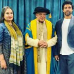 Farhan Akhtar Instagram – Proud to have been present when dad received an honorary doctorate of literature at @soasuni London. 
Congratulations for this well deserved, hard earned recognition of your contribution to the world of writing. ♥️
@jaduakhtar
