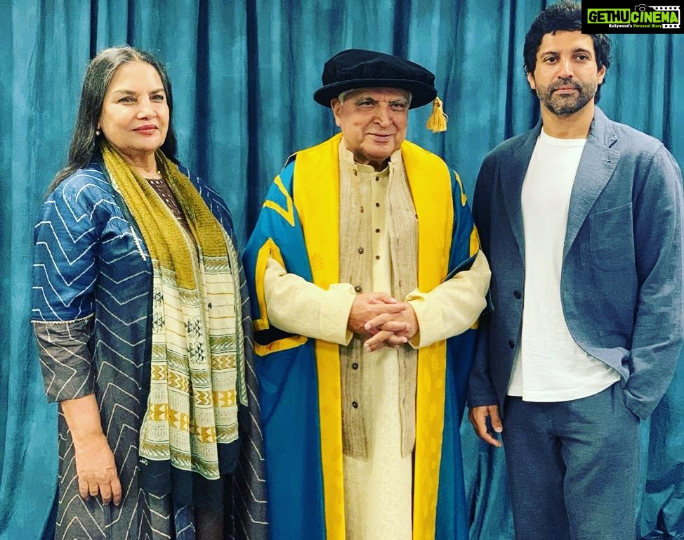 Farhan Akhtar Instagram - Proud to have been present when dad received an honorary doctorate of literature at @soasuni London. Congratulations for this well deserved, hard earned recognition of your contribution to the world of writing. ♥ @jaduakhtar