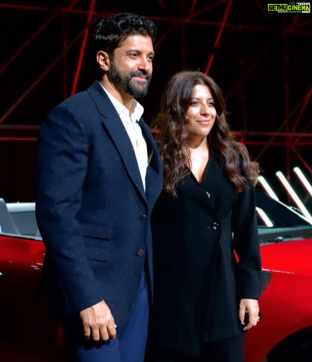 Farhan Akhtar Instagram - And the लड्डू for best sister goes to @zoieakhtar .. ♥️ #rakshabandhan