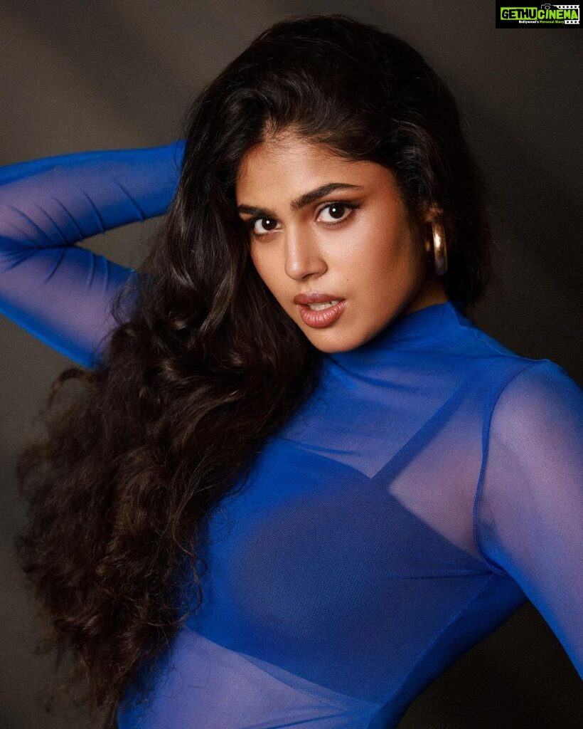 Faria Abdullah Instagram - Feeling blue? I gotchu 💙 . . . . . 📷 @pranav.foto Styled by @aishwarya128 Make up @uztheartist Hair @hairbyrajabali Assisted by @kausarsultana3007