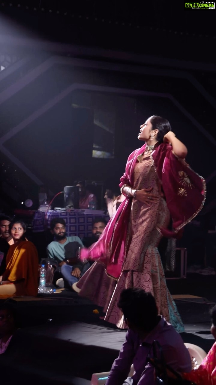 Faria Abdullah Instagram - Happy Vinayaka Chavithi to all my peeps! Hope this festive season brings all of you lots of love, immunity and abundance 🥰♥️ @etvtelugu2708 #Raraswamy Styled by @jukalker Styling team @pratimajukalker Outfit @raw_mango Jewellery @mortantra Photographer @kannasrihari @swipeupproductions
