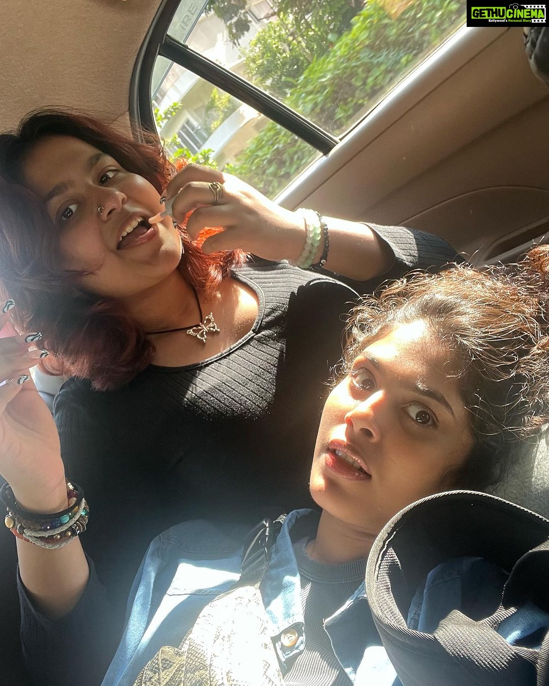 Faria Abdullah Instagram - If you’re having a bad day, here’s my boy being the cutest thing on the planet. Not a thought in that head. . (6/8) you can’t see me obviously but I promise you I’m in the picture, try harder to spot me. . Baaaaakiii Sab tho random dump hai. Lobbb you @inaya._.sultana