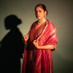 Faria Abdullah Instagram - Red like blood, red like royalty. Styled by @jukalker Styling team @pratimajukalker Outfit @raw_mango Jewellery @mortantra Photographer @kannasrihari