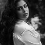 Faria Abdullah Instagram - 2 days to go #TheJengaburuCurse 📷 @pranav.foto Styled by @aishwarya128 Make up @uztheartist Hair @hairbyrajabali Assisted by @kausarsultana3007