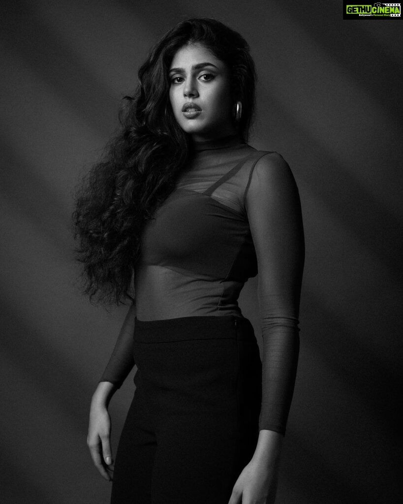 Faria Abdullah Instagram - Okay guys, it’s time to level up. You with me? The second half of this year is about stepping up to potential we’ve not unlocked before. I’m excited, focused and treading slowly. Prowl tigress, time to hunt. 📷 @pranav.foto Styled by @aishwarya128 Make up @uztheartist Hair @hairbyrajabali Assisted by @kausarsultana3007