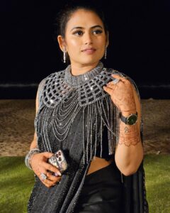 Farina Azad Instagram - Good evening 

Mua @sridevis_contour ♥️

Picture courtesy @suresha_3