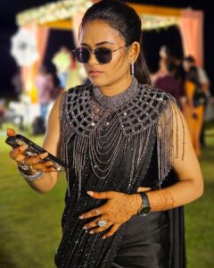 Farina Azad Instagram - Good evening 

Mua @sridevis_contour ♥️

Picture courtesy @suresha_3
