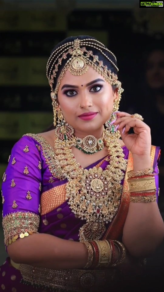Farina Azad Instagram - Makeup Institute Chennai Model @farina_azad_official Makeup and Hairstyling @lavanyaeuginebridalmakeup Costume and Jewellery @ravikkai_selai Become a successful makeup artist. Sign up and get a head start on your makeup career. Angels blush Academy is your Top destination. Next batch May 12th to May 28th Classes and Bridal Registration ☎️ 9962747474 Angels Blush brings you an extensive 16 Days Bridal Makeup Bridal Masterclass. In this class, you will learn the A-Z of bridal makeup from prepping the skin to having a flawless finish and not just the skin you will also learn about Nail art, hairstyling, Mehendi and flower arrangements from the pioneers. This class is perfect for anyone who wants to become a makeup artist or a professional in the industry. Need More Details... keep reading The course includes the following- 1. Prepping the Skin 2. Types of Brushes and its uses 3. Understanding Client's skin and their requirements 4. Product knowledge 5. Choosing Right foundation 6. Lens & Lashes Application 7. Personal Grooming 8. Eyebrow filling and shaping 9. Different eyeshadows and Eyeliner application Techniques 10. Contouring Techniques 11. Glitters and pigments application 12. Live Demo 13. HD Makeup 14. Water proof 15. Transfer proof 16. Airbrush 17. Hands On practice HAIRSTYLING: •Product Knowledge •Understanding the hair texture •Hair sectioning and parting •Blow dry setting •Back combing techniques •Voluminous hair using stuffing •Crimping •South Indian Jadai •Hair Extensions technique •Types Of Curls •Messy bun •Messy braids •Bridal Hair Styles •Reception Hairdo •Fixing Maang tikka Saree Draping - more than 10 styles Hair Do- more than 15 styles, Makeup looks 10 Products for practice and Expert Mentorship by Lavanya Eugine Enrol Soon! Only Few Slots Left 😇 Contact Us for More Details 9962747474 . . . . . . #chennaimasterclass #angelsblushbridalmakeupmasterclass #masterclassformakeup #makeupmasterclass #wedmegood #makeupjunkie #makeupismypassion #certifiedmakeupartists #muachennai #chennaumakeupartists