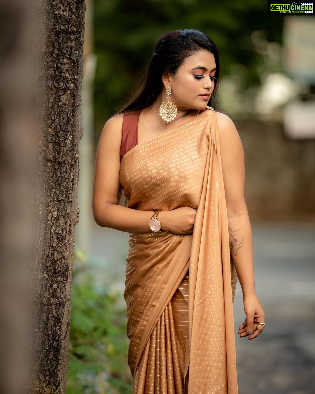 Farina Azad Instagram - Konjam gundu dha aiten pola 😕. Comment your weight loss tips for me plzzz