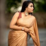 Farina Azad Instagram - Konjam gundu dha aiten pola 😕. Comment your weight loss tips for me plzzz