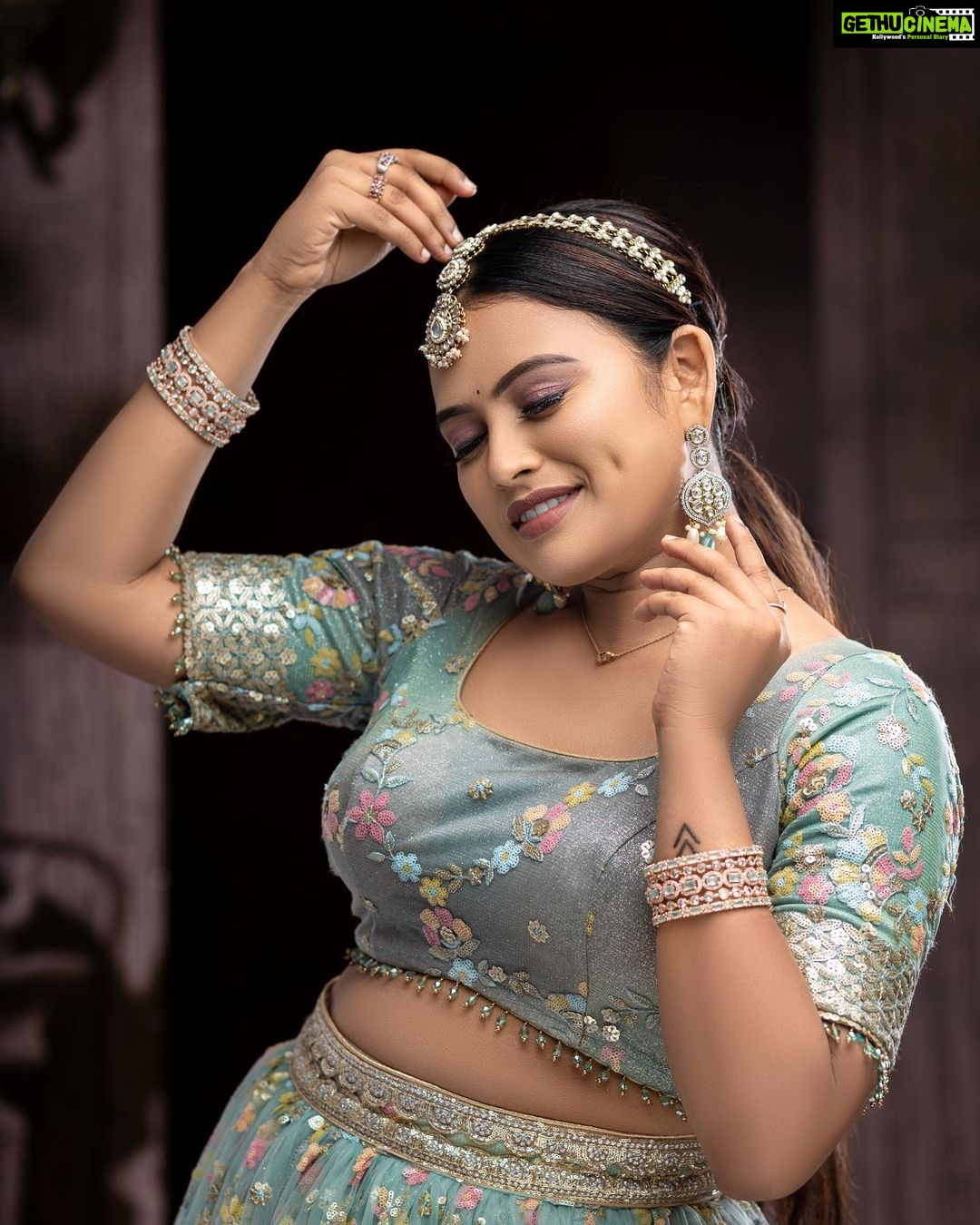 Farina Azad Instagram - Makeup @makeover_by_miga Costume @visha_boutique_ Jewellery @chennai_jazz Photography @rx_naren_bees Videography @thephotohub.in Hairstylist @nishokhairstylst