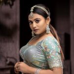 Farina Azad Instagram - Be a living art. Let your style and personality show through the body sway whatever you do . Makeup @makeover_by_miga Costume @visha_boutique_ Jewellery @chennai_jazz Photography @rx_naren_bees Videography @thephotohub.in Hairstylist @nishokhairstylst