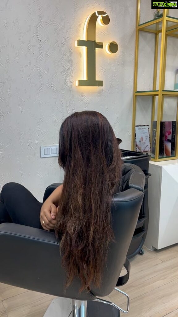 Farina Azad Instagram - Hey guys did u try the trending ‘vanilla hair spa’ in @ftvsalon.sterlingroad.chennai Ipove try panunga I totally smell vanilla after the hair spa 🥰 And also they have some really exciting offers 3 services for 1999 THE OFFER IS SOOO GOOD!!! check and make use of them asap!!!