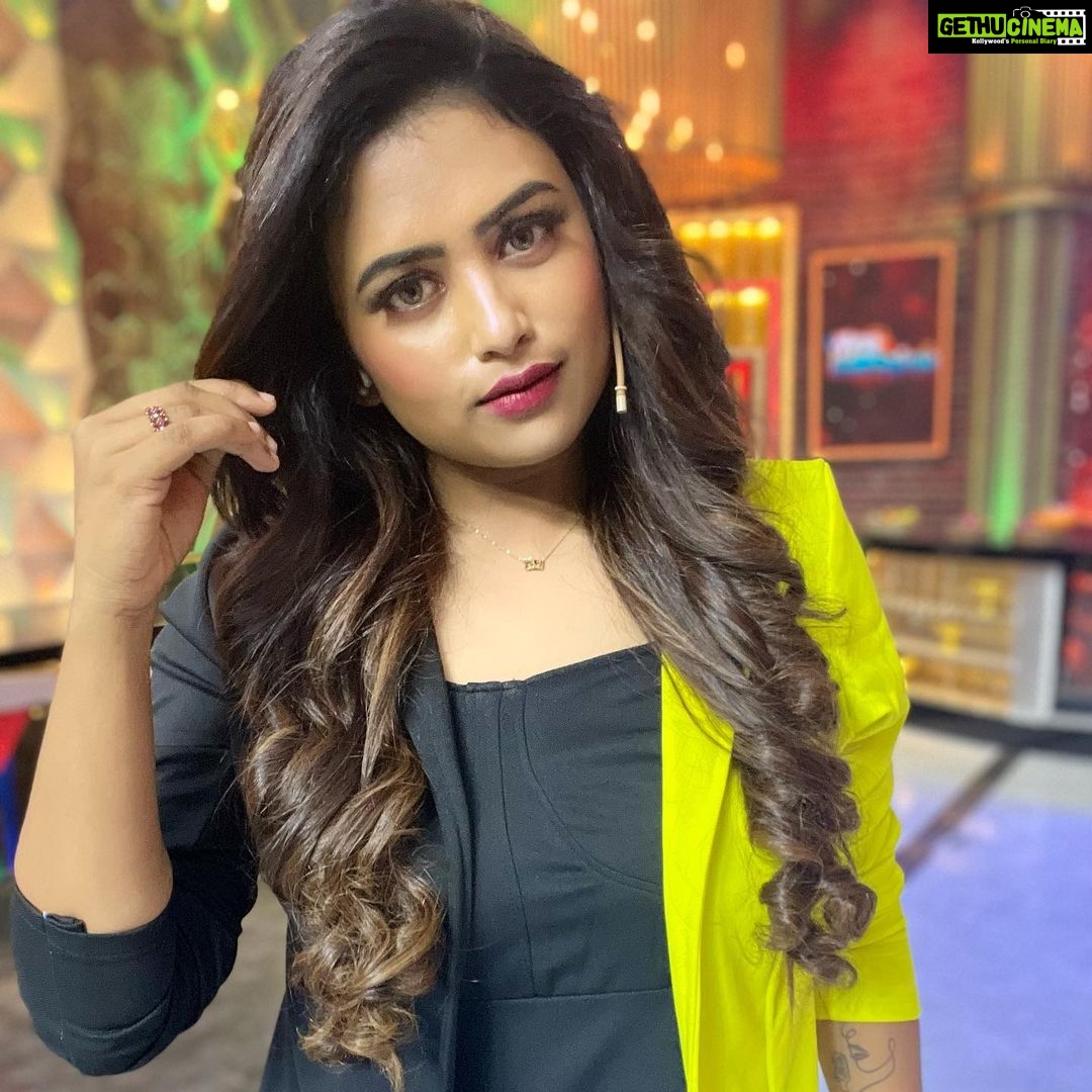 Farina Azad Instagram - Its 4.44 ♥️ Evening !
